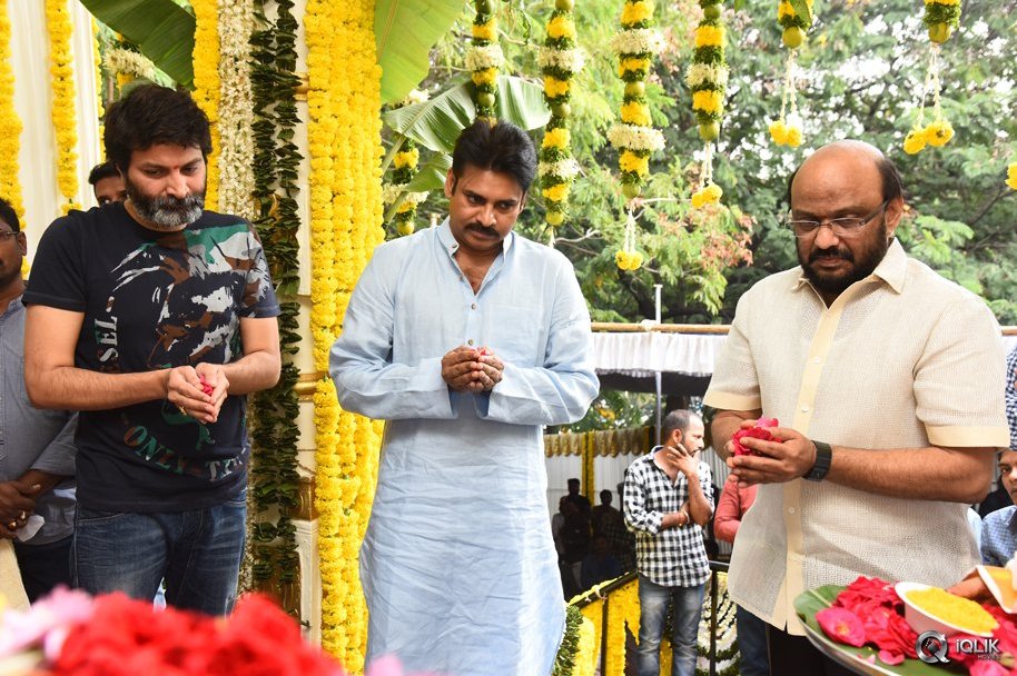 Pawan-Kalyan-and-Trivikram-New-Movie-Opening-Photos